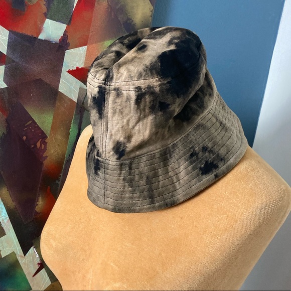CUSTOM BLEACH DYE bucket hat - Picture 4 of 8